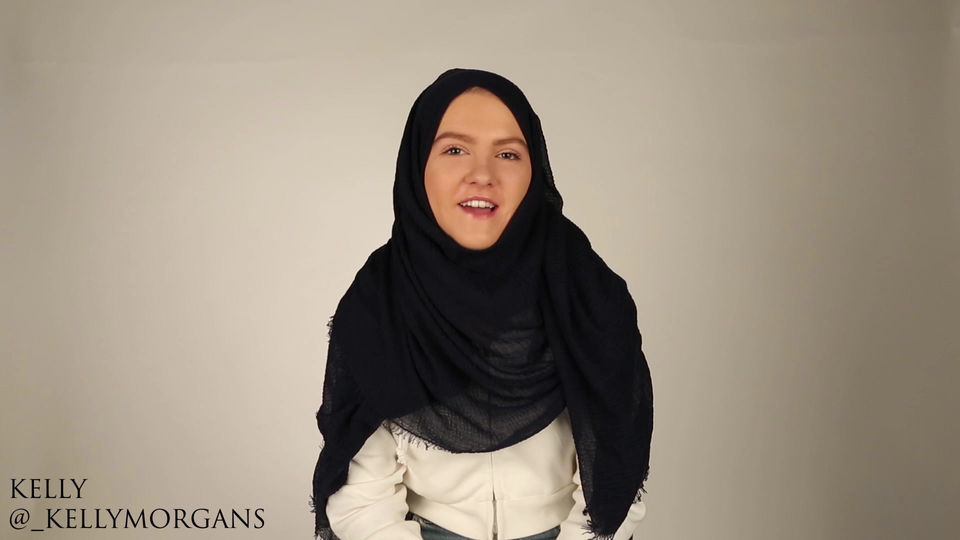 Non Muslims try on the Headscarf